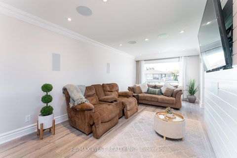 Photo 5 at 70 Wheatsheaf Crescent, Black Creek, Toronto