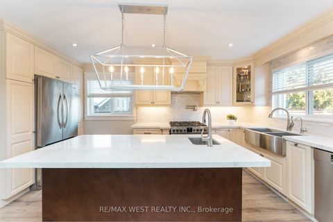 Photo 9 at 70 Wheatsheaf Crescent, Black Creek, Toronto