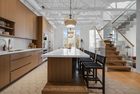 Photo 2 at 209 - 676 Richmond Street W, Waterfront Communities C1, Toronto