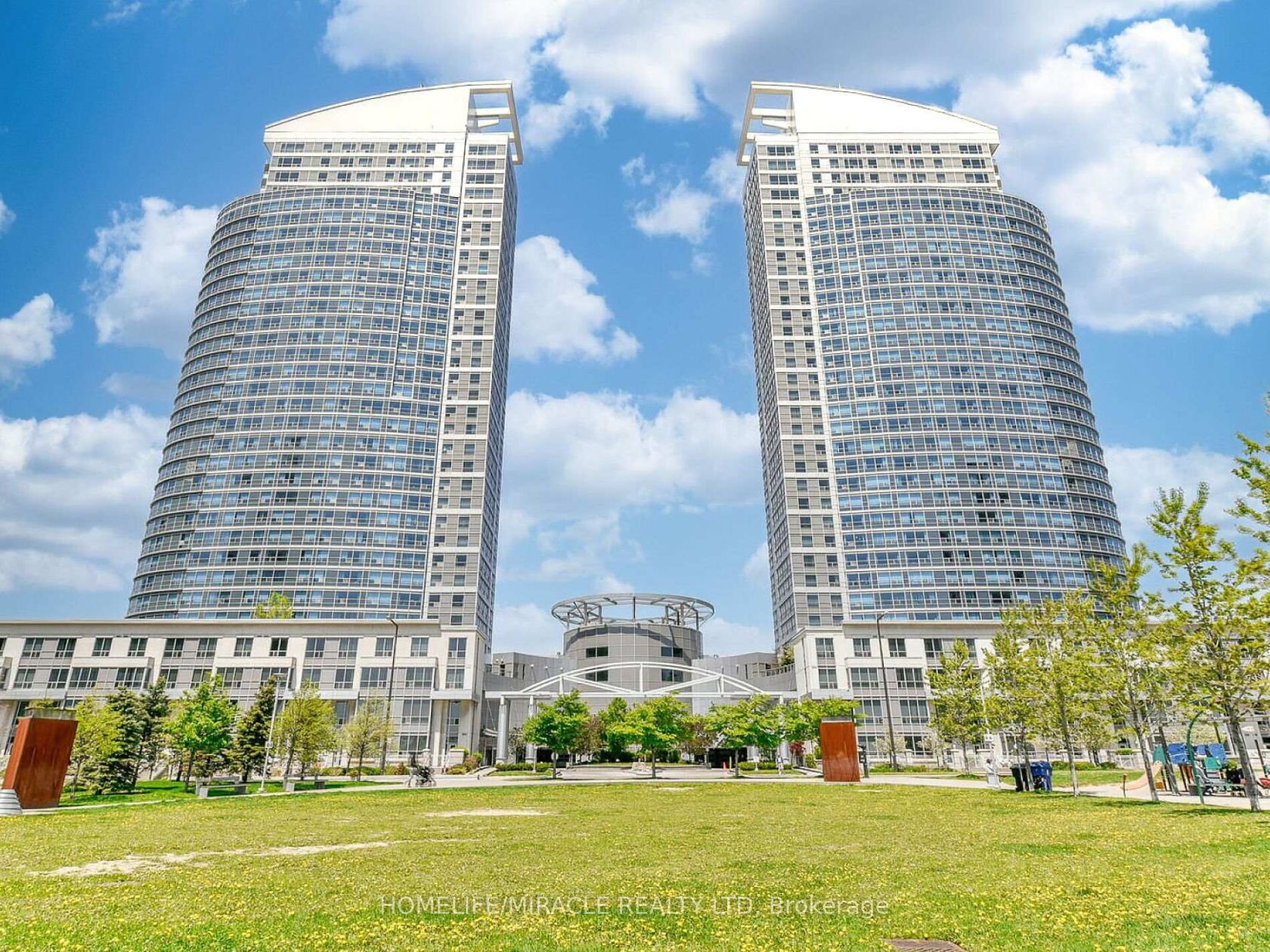 2003 - 38 Lee Centre Drive, Woburn, Toronto 