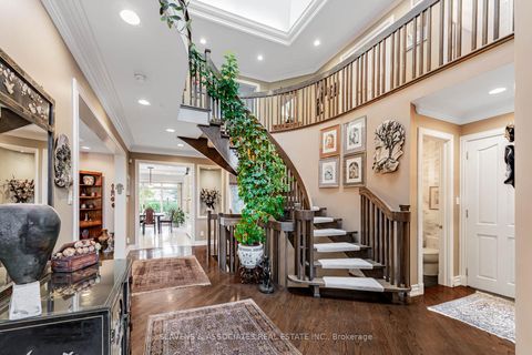 Photo 3 at 221 Pleasant Avenue, Newtonbrook West, Toronto