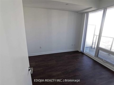 Photo 5 at 4706 - 125 Blue Jays Way, Waterfront Communities C1, Toronto