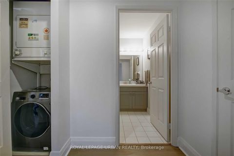 Photo 14 at 803 - 8 Wellesley Street E, Yonge Corridor, Toronto