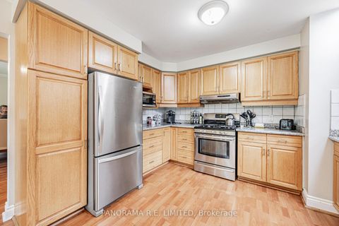 Photo 4 at 30 Cowley Avenue, City Centre West, Toronto