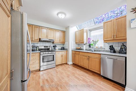 Photo 5 at 30 Cowley Avenue, City Centre West, Toronto