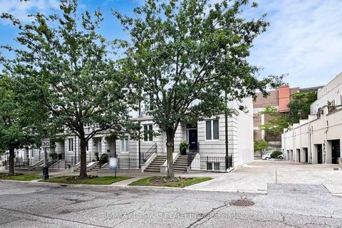 Photo 2 at 246 Walmer Road, Casa Loma, Toronto