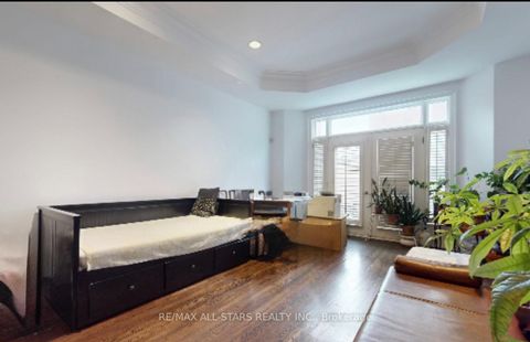 Photo 6 at 246 Walmer Road, Casa Loma, Toronto