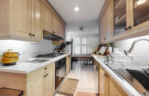 Photo 7 at 246 Walmer Road, Casa Loma, Toronto