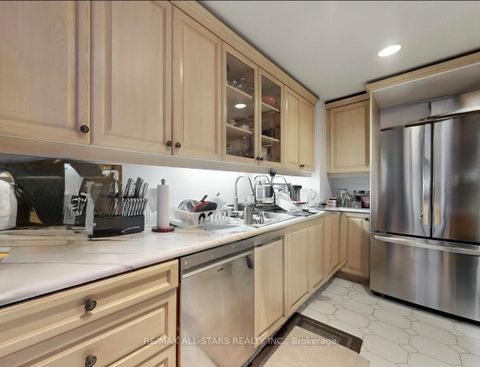 Photo 8 at 246 Walmer Road, Casa Loma, Toronto