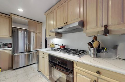 Photo 9 at 246 Walmer Road, Casa Loma, Toronto