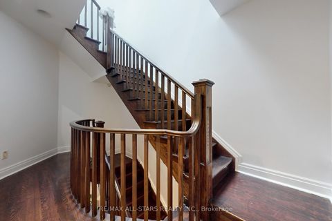 Photo 14 at 246 Walmer Road, Casa Loma, Toronto