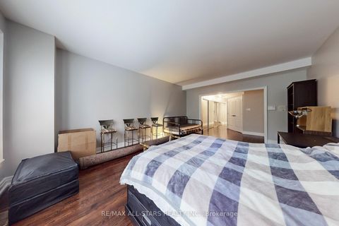 Photo 19 at 246 Walmer Road, Casa Loma, Toronto