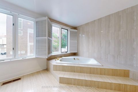 Photo 21 at 246 Walmer Road, Casa Loma, Toronto