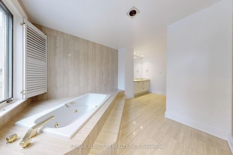 Photo 22 at 246 Walmer Road, Casa Loma, Toronto