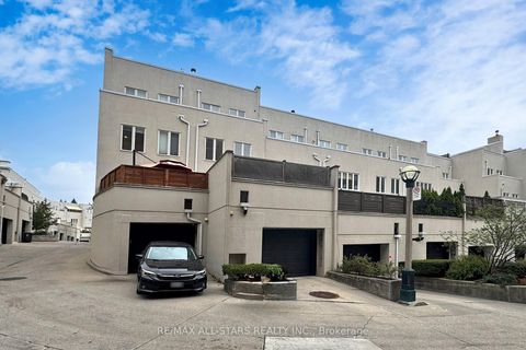 Photo 25 at 246 Walmer Road, Casa Loma, Toronto