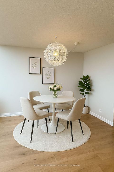 Photo 5 at 812 - 1720 Eglinton Avenue E, Victoria Village, Toronto