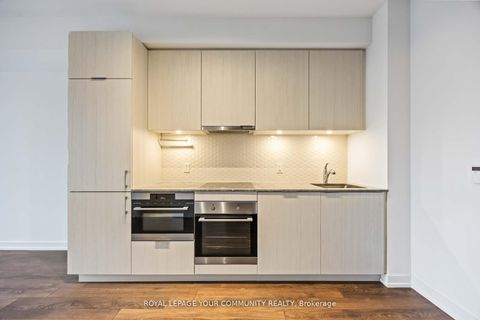 Photo 14 at 320 - 158 Front Street E, Moss Park, Toronto