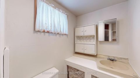 Photo 32 at 424 Bonita Crescent, Crosby, Richmond Hill