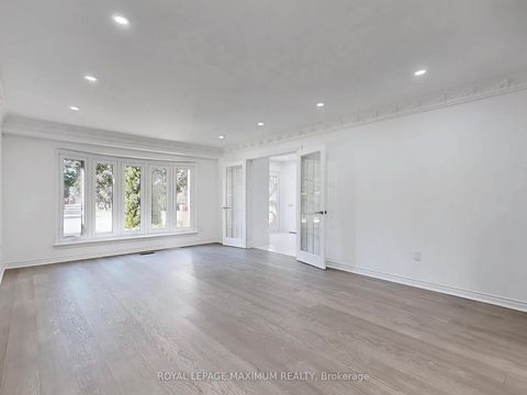 Photo 2 at 22 A Waltham Crescent, Doncrest, Richmond Hill