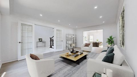 Photo 4 at 22 A Waltham Crescent, Doncrest, Richmond Hill