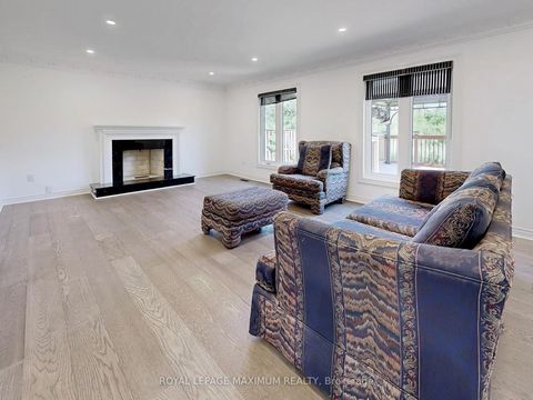 Photo 8 at 22 A Waltham Crescent, Doncrest, Richmond Hill