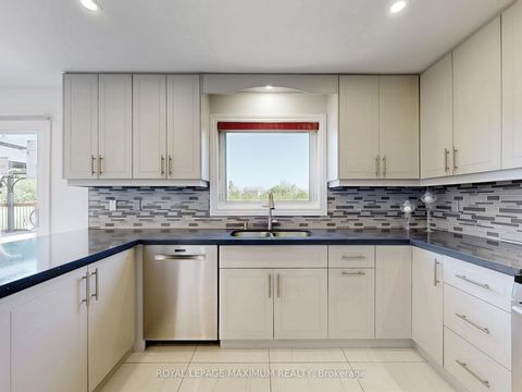 Photo 11 at 22 A Waltham Crescent, Doncrest, Richmond Hill