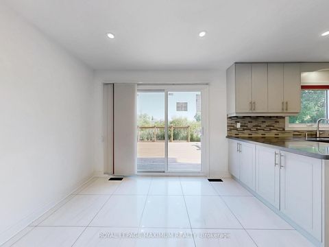 Photo 14 at 22 A Waltham Crescent, Doncrest, Richmond Hill