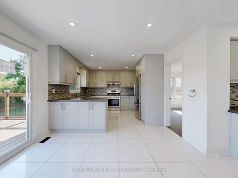 Photo 15 at 22 A Waltham Crescent, Doncrest, Richmond Hill