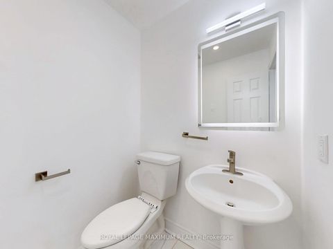 Photo 16 at 22 A Waltham Crescent, Doncrest, Richmond Hill