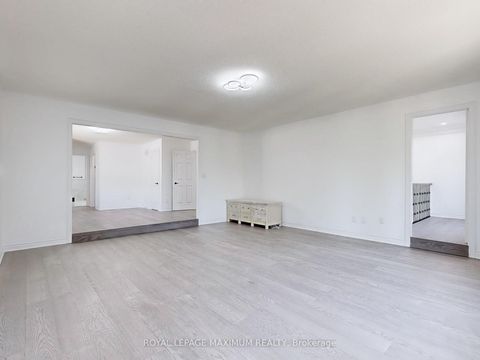 Photo 19 at 22 A Waltham Crescent, Doncrest, Richmond Hill