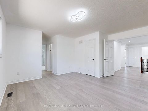 Photo 23 at 22 A Waltham Crescent, Doncrest, Richmond Hill