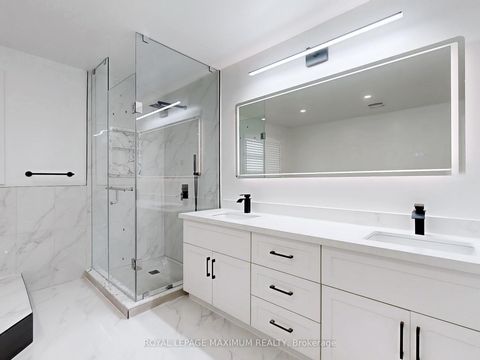 Photo 25 at 22 A Waltham Crescent, Doncrest, Richmond Hill