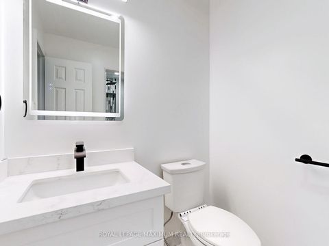 Photo 29 at 22 A Waltham Crescent, Doncrest, Richmond Hill