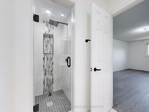 Photo 30 at 22 A Waltham Crescent, Doncrest, Richmond Hill