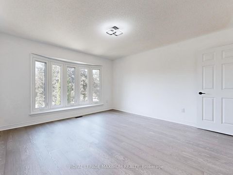 Photo 31 at 22 A Waltham Crescent, Doncrest, Richmond Hill