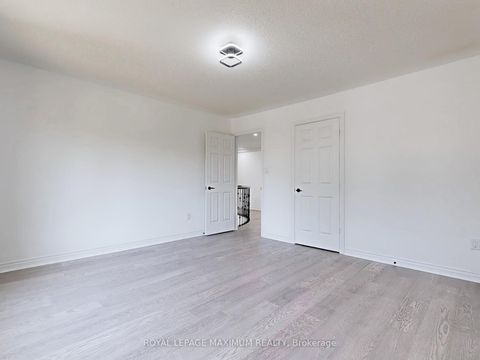 Photo 32 at 22 A Waltham Crescent, Doncrest, Richmond Hill