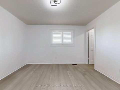 Photo 34 at 22 A Waltham Crescent, Doncrest, Richmond Hill