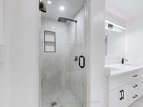 Photo 38 at 22 A Waltham Crescent, Doncrest, Richmond Hill