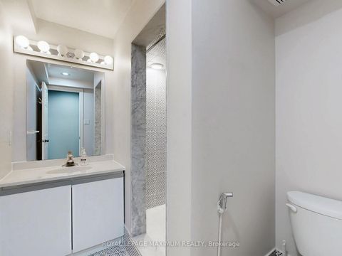 Photo 44 at 22 A Waltham Crescent, Doncrest, Richmond Hill