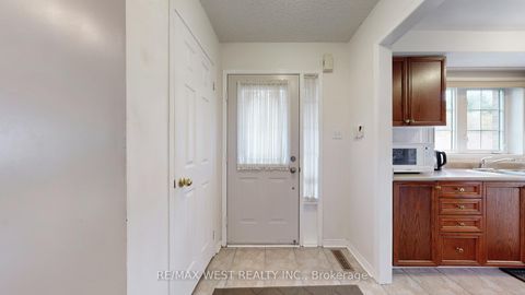 Photo 5 at 1 Platinum Drive, Amesbury, Toronto