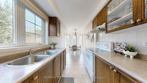 Photo 6 at 1 Platinum Drive, Amesbury, Toronto