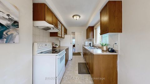 Photo 8 at 1 Platinum Drive, Amesbury, Toronto