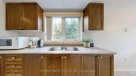 Photo 9 at 1 Platinum Drive, Amesbury, Toronto