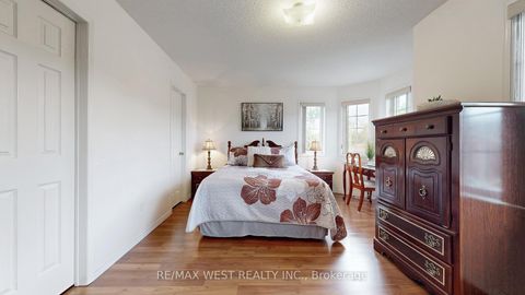 Photo 24 at 1 Platinum Drive, Amesbury, Toronto