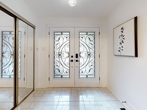 Photo 2 at 258 Westmount Boulevard, Beverley Glen, Vaughan