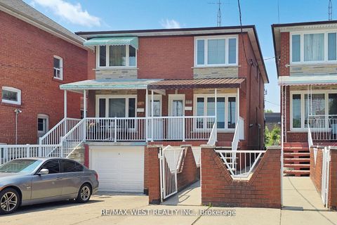 Photo 2 at 304 Concord Avenue, Junction, Toronto