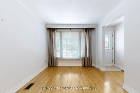 Photo 5 at 304 Concord Avenue, Junction, Toronto