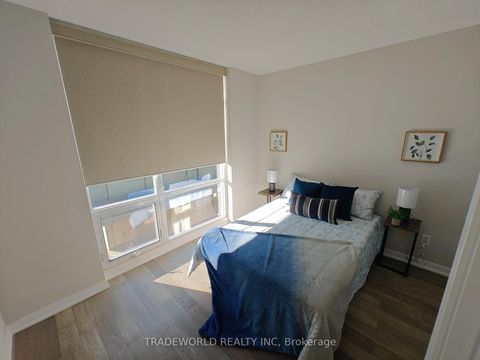 Photo 8 at Th10 - 19 Singer Court, Bayview Village, Toronto