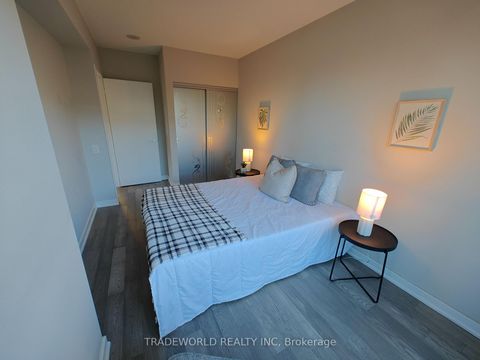 Photo 10 at Th10 - 19 Singer Court, Bayview Village, Toronto