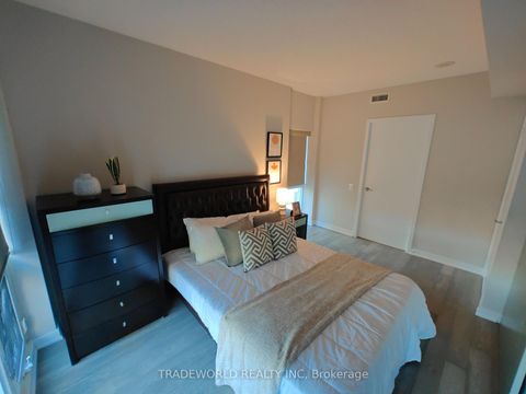 Photo 14 at Th10 - 19 Singer Court, Bayview Village, Toronto